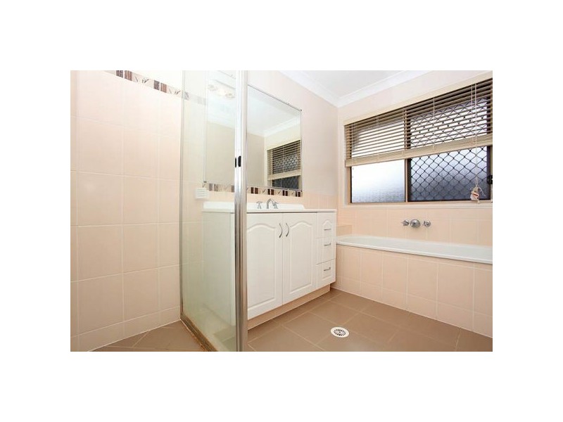 2 Sunny Street, Doolandella QLD 4077