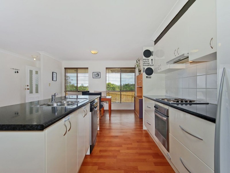 102 Explorers Way, Highland Park QLD 4211