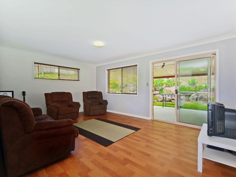 102 Explorers Way, Highland Park QLD 4211