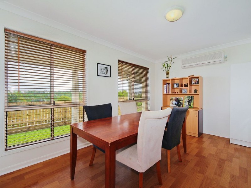 102 Explorers Way, Highland Park QLD 4211