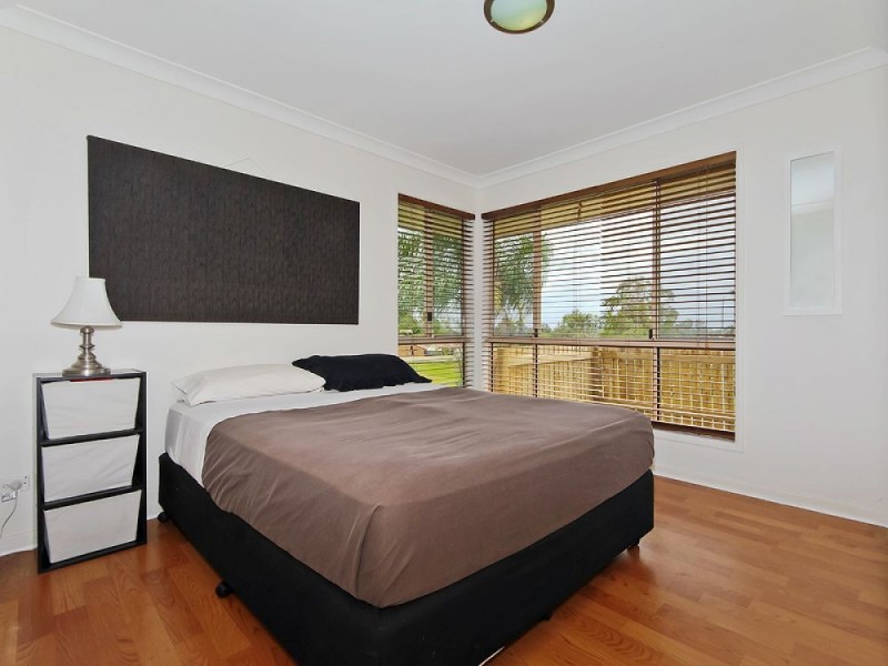 102 Explorers Way, Highland Park QLD 4211