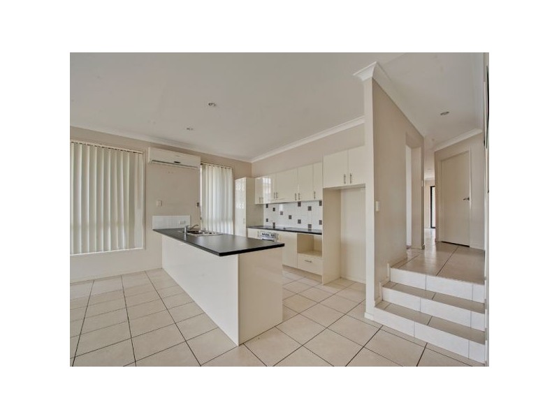 4 Treeview Lane, Springfield Lakes QLD 4300