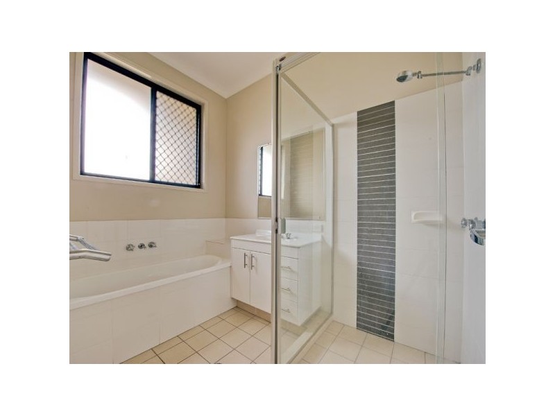 4 Treeview Lane, Springfield Lakes QLD 4300