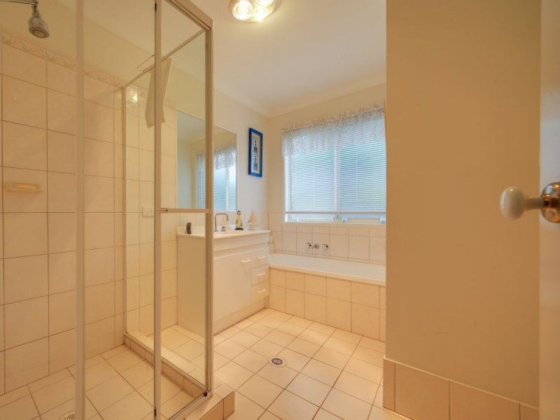 6 Plimsoll Place, Helensvale QLD 4212