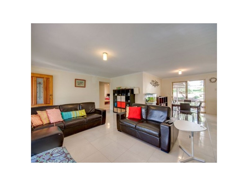 18 Parkside Dr, Kallangur QLD 4503