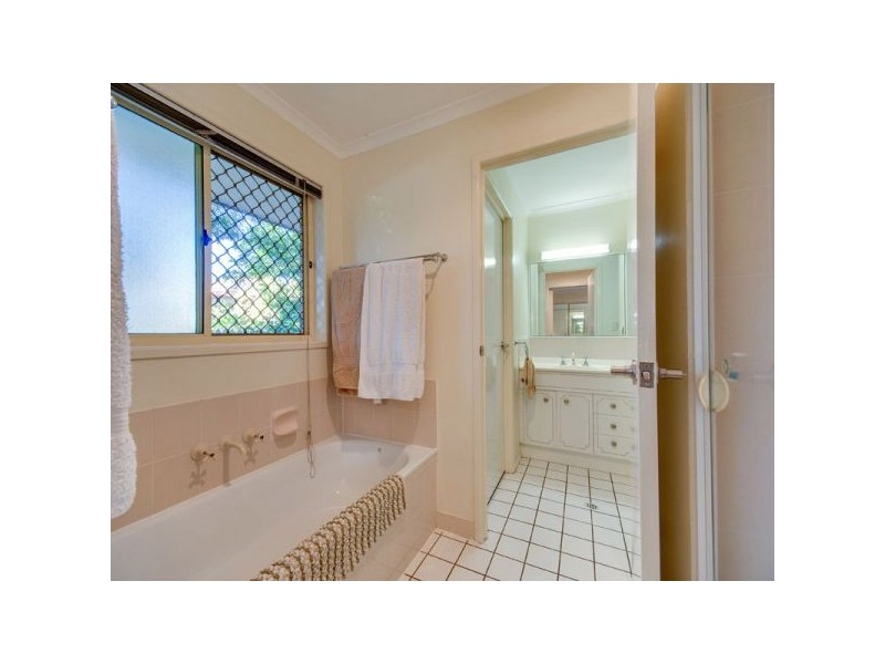 18 Parkside Dr, Kallangur QLD 4503