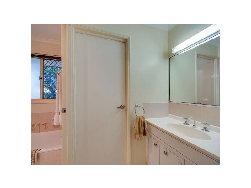 18 Parkside Dr, Kallangur QLD 4503