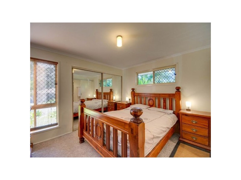 18 Parkside Dr, Kallangur QLD 4503