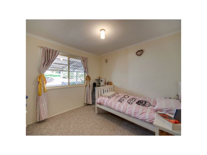 18 Parkside Dr, Kallangur QLD 4503