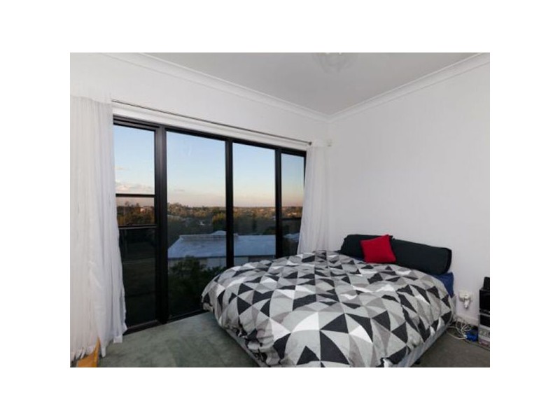 1 Colin Place, Cashmere QLD 4500