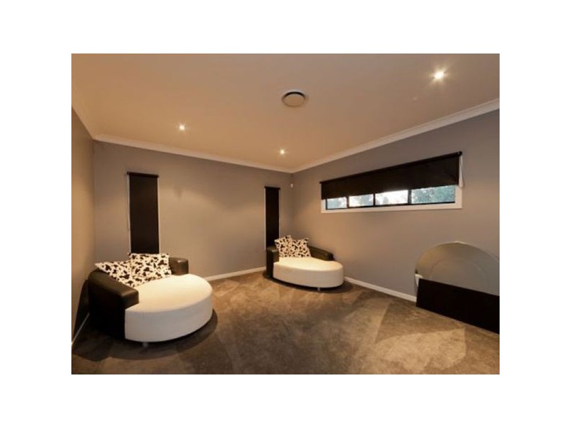 1 Colin Place, Cashmere QLD 4500