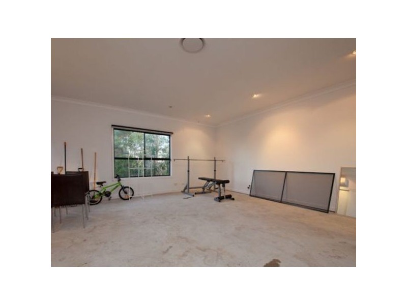 1 Colin Place, Cashmere QLD 4500