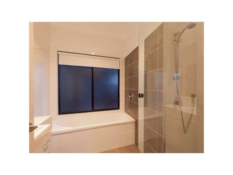 1 Colin Place, Cashmere QLD 4500