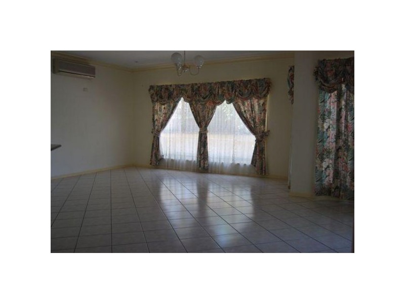 60 Lakeside Cr, Forest Lake QLD 4078