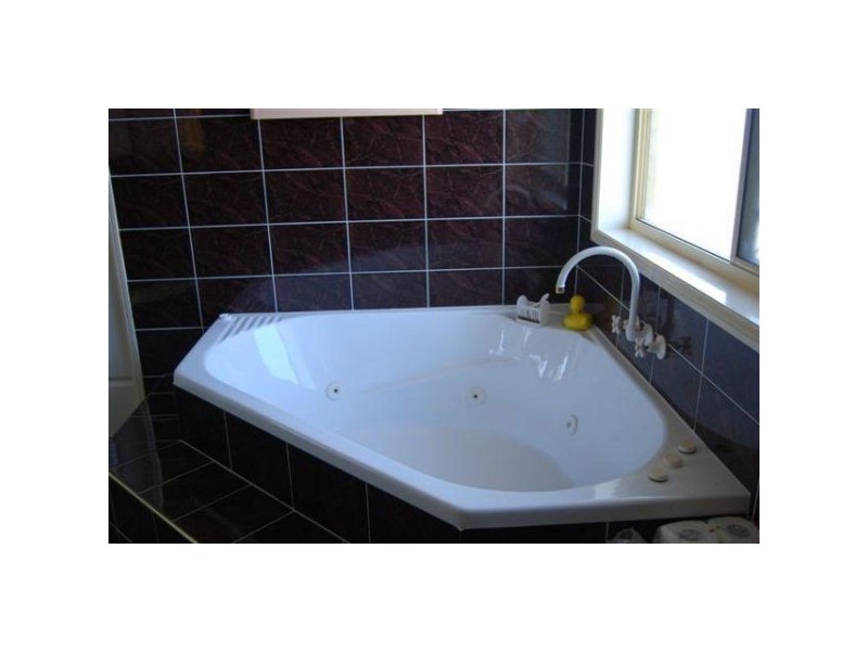 60 Lakeside Cr, Forest Lake QLD 4078