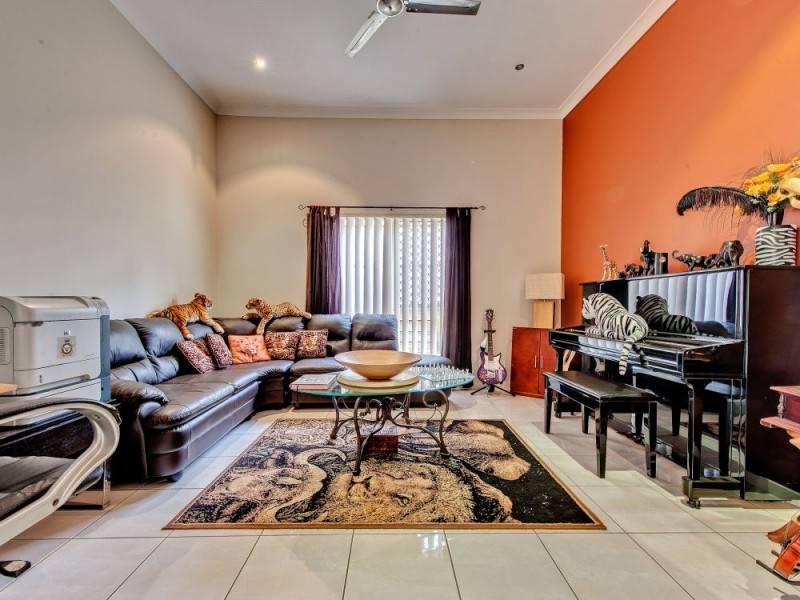7 Carnarvon Crescent, Waterford QLD 4133