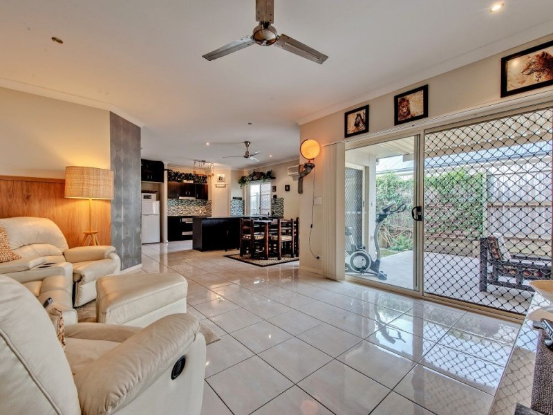 7 Carnarvon Crescent, Waterford QLD 4133