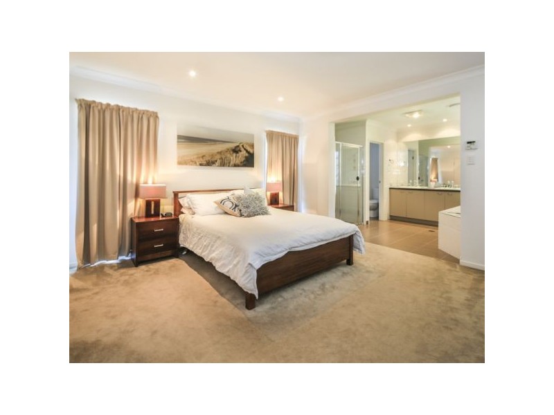 11 Banbrook Court, Molendinar QLD 4214