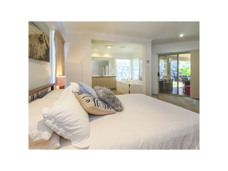 11 Banbrook Court, Molendinar QLD 4214