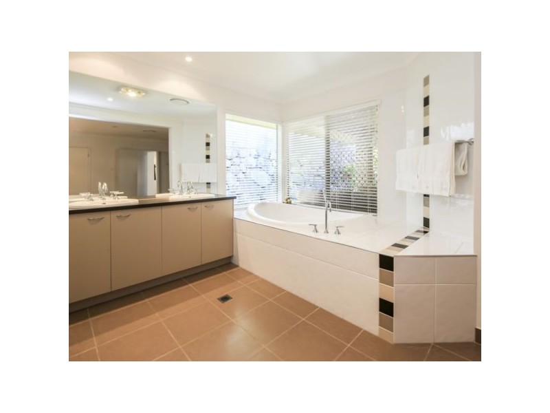 11 Banbrook Court, Molendinar QLD 4214