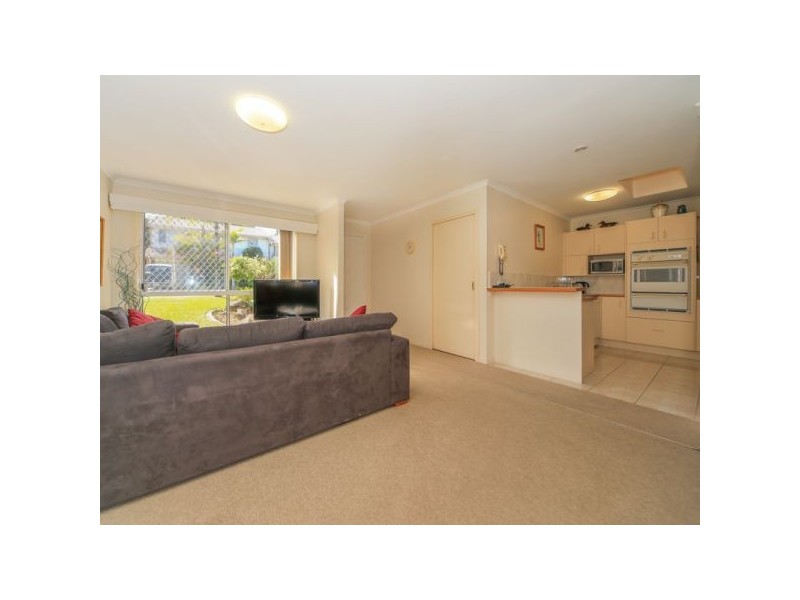 22/105 Ridgeway Avenue, Southport QLD 4215