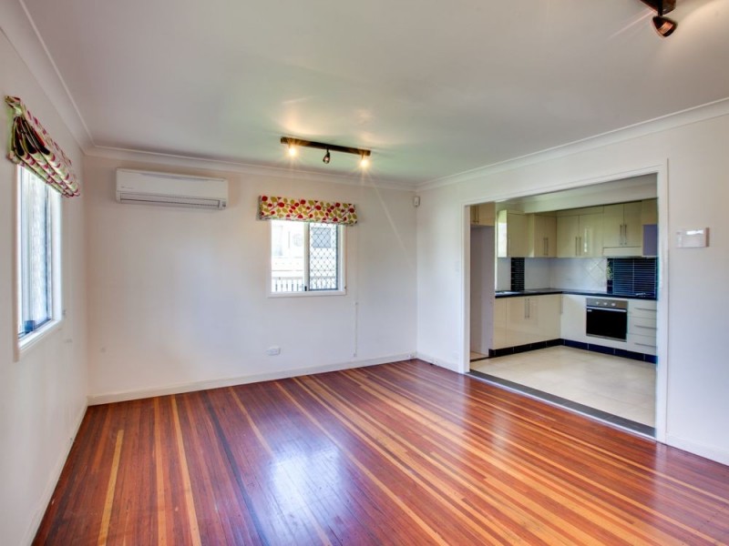77 North Road, Woodridge QLD 4114