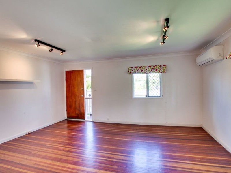 77 North Road, Woodridge QLD 4114