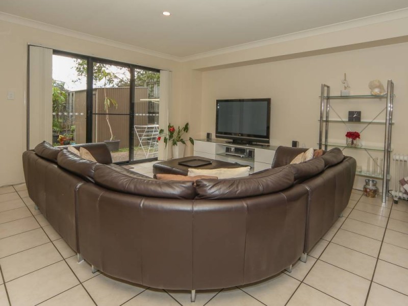 9/2 Tuition Street, Upper Coomera QLD 4209