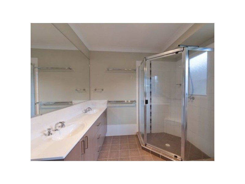 7 Glenveagh Place, Kallangur QLD 4503