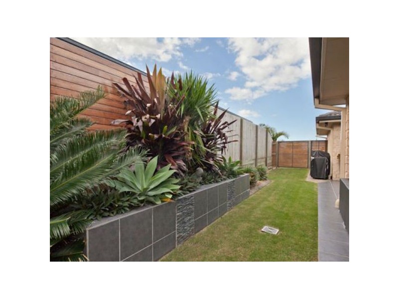 7 Glenveagh Place, Kallangur QLD 4503