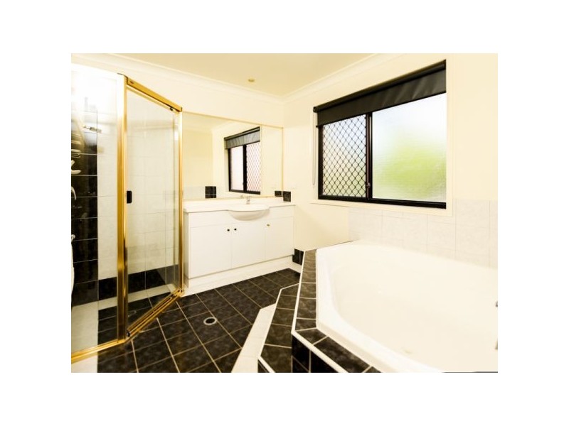 28 Jack Nicklaus Way, Parkwood QLD 4214