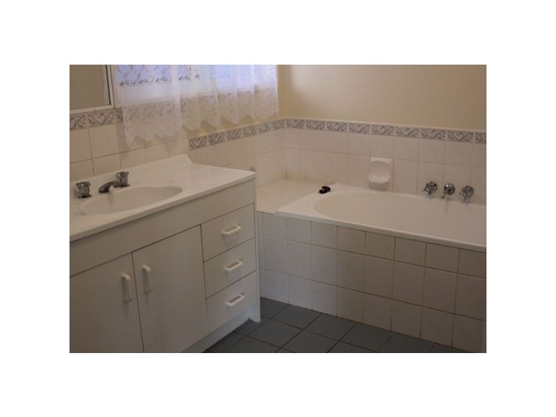 79 Jindabyne Ct, Forest Lake QLD 4078