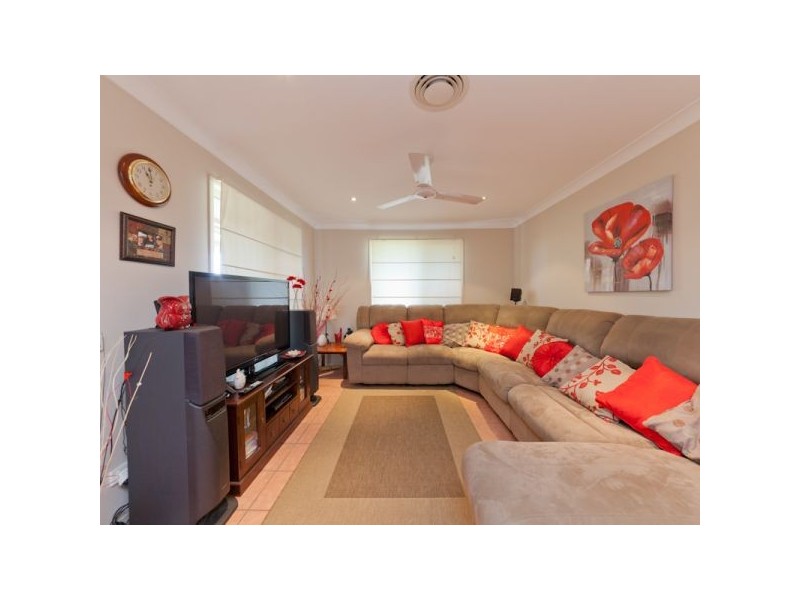 8 Bettina Court, Eatons Hill QLD 4037