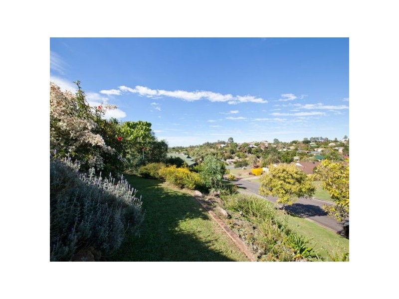 8 Bettina Court, Eatons Hill QLD 4037