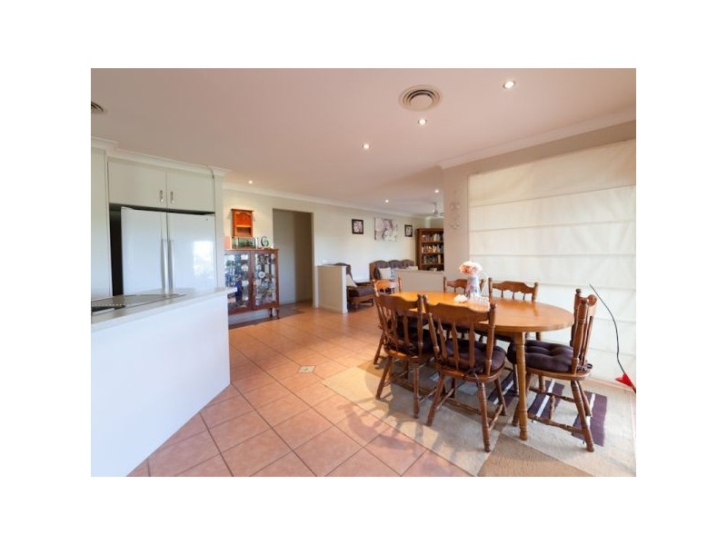 8 Bettina Court, Eatons Hill QLD 4037