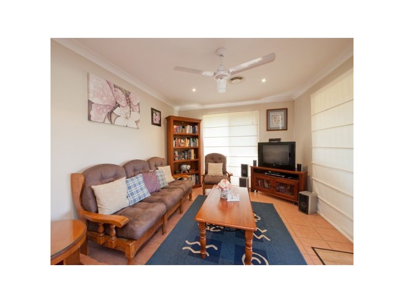 8 Bettina Court, Eatons Hill QLD 4037