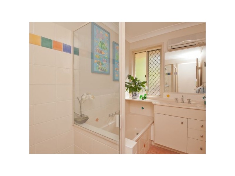 8 Bettina Court, Eatons Hill QLD 4037