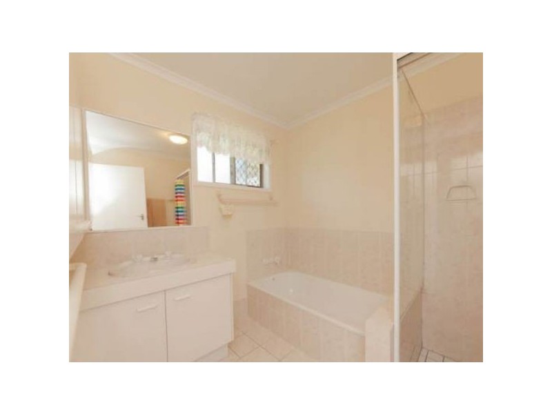 1 Onslow Street, Arana Hills QLD 4054