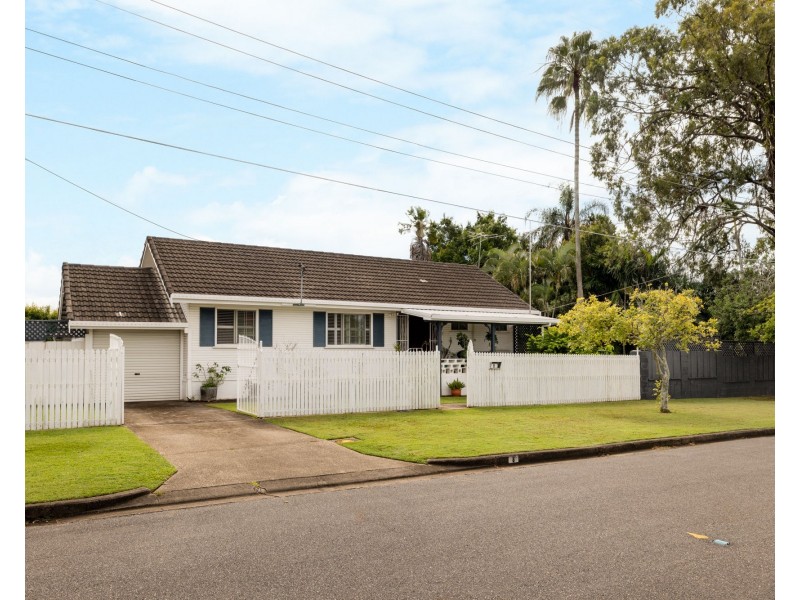 8 Gordon Street, Brighton QLD 4017
