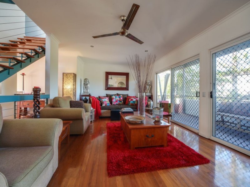 2/55 Cronin Avenue, Main Beach QLD 4217
