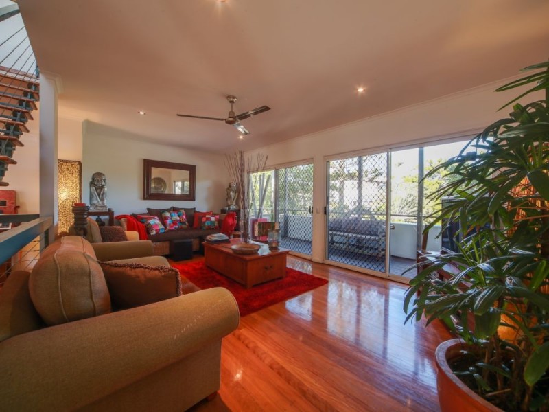 2/55 Cronin Avenue, Main Beach QLD 4217