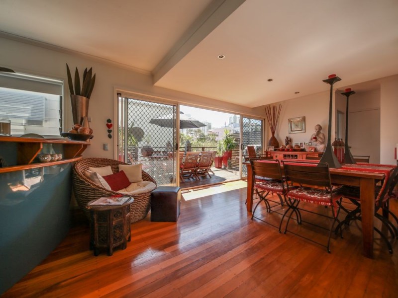 2/55 Cronin Avenue, Main Beach QLD 4217