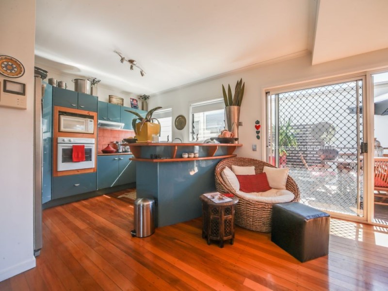 2/55 Cronin Avenue, Main Beach QLD 4217