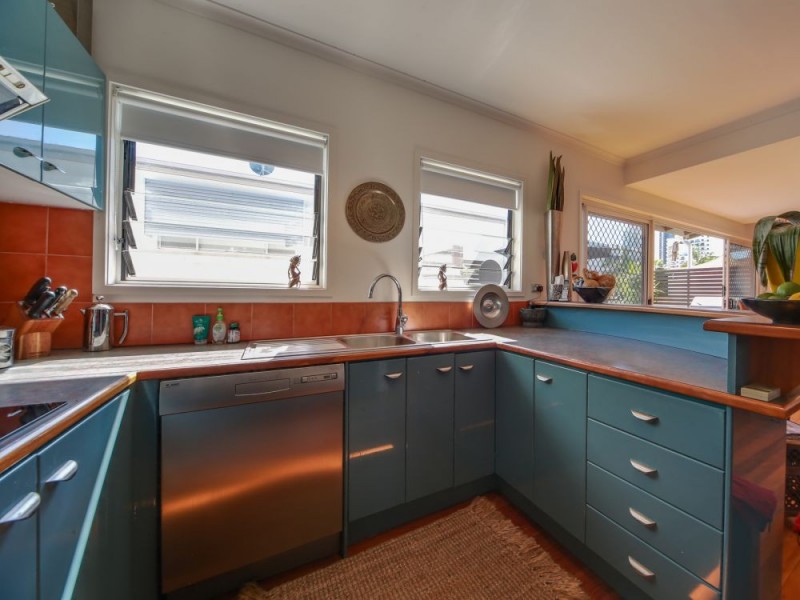 2/55 Cronin Avenue, Main Beach QLD 4217