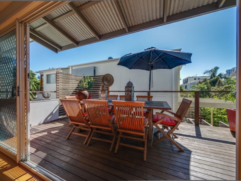 2/55 Cronin Avenue, Main Beach QLD 4217