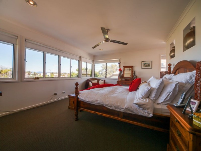 2/55 Cronin Avenue, Main Beach QLD 4217