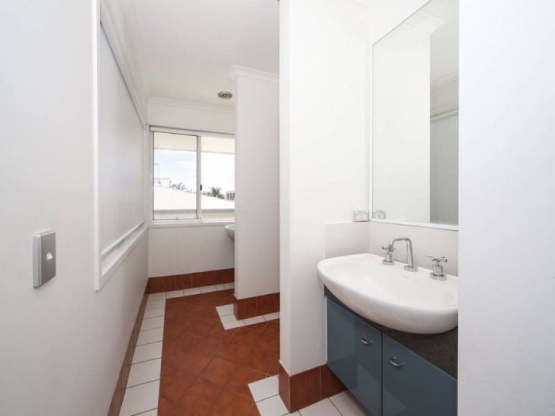 2/55 Cronin Avenue, Main Beach QLD 4217