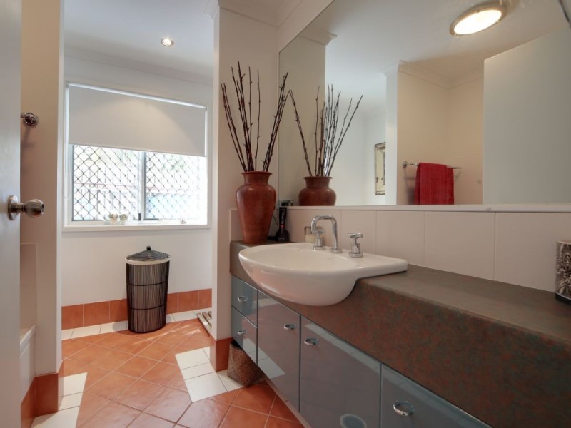 2/55 Cronin Avenue, Main Beach QLD 4217