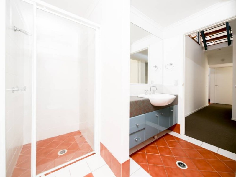 2/55 Cronin Avenue, Main Beach QLD 4217