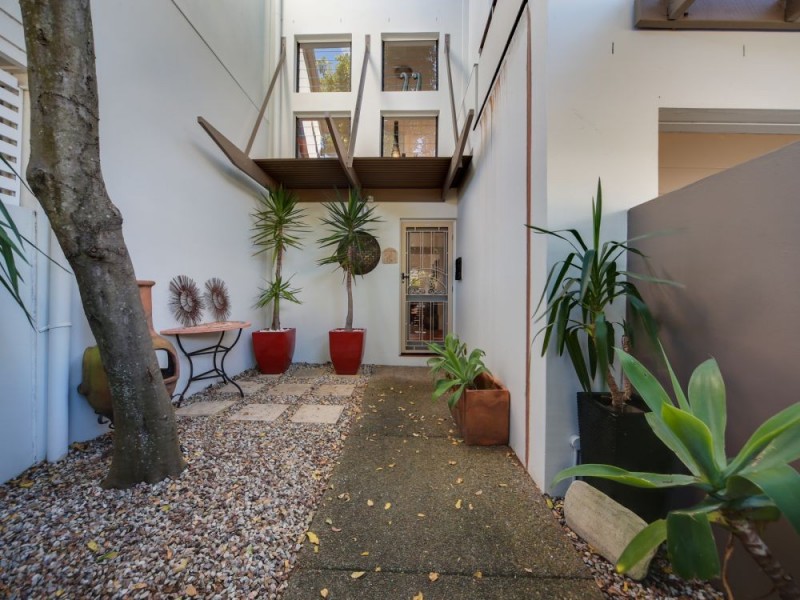 2/55 Cronin Avenue, Main Beach QLD 4217